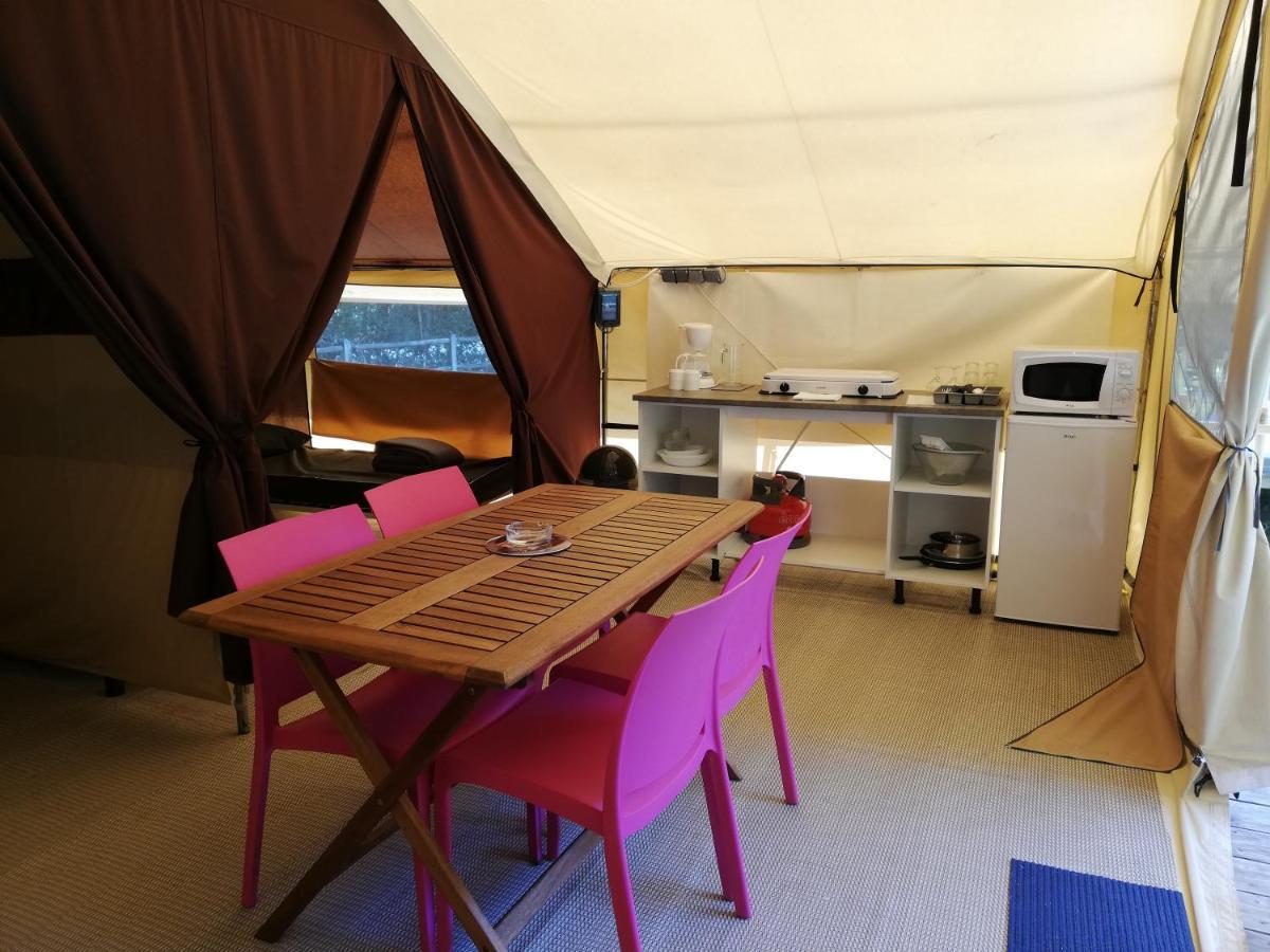 Camping La Fritillaire Hotel Savigny-en-véron Kültér fotó